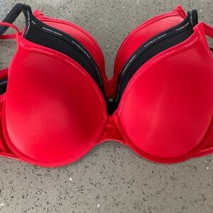 1 VICTORIA’S SECRET T-SHIRT LIGHTLY LINED DEMI BRA 40C LIPSTICK RED